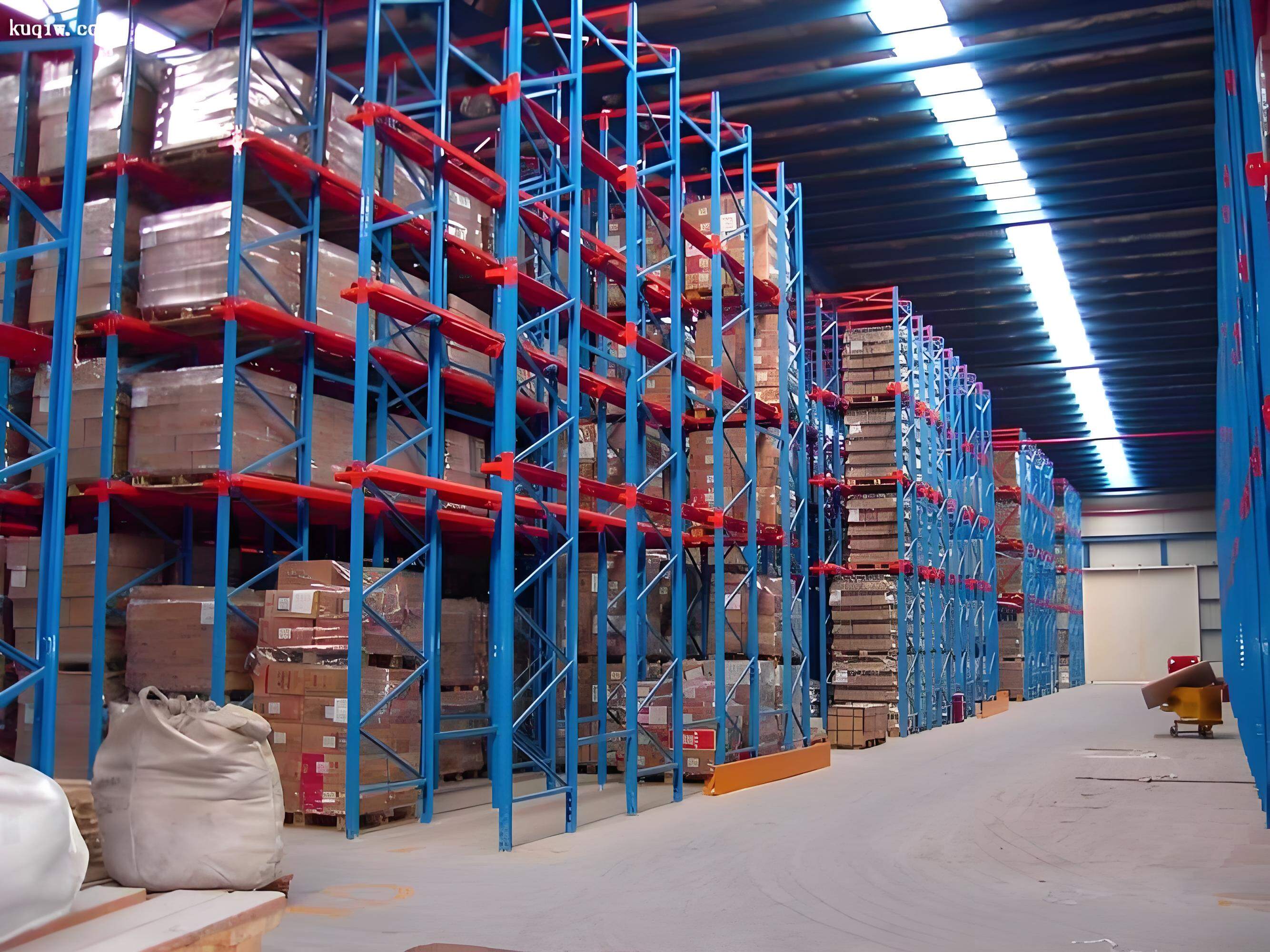 提高仓库货架的空间利用率,东佰巨阁楼货架厂现场帮您规划仓储方案