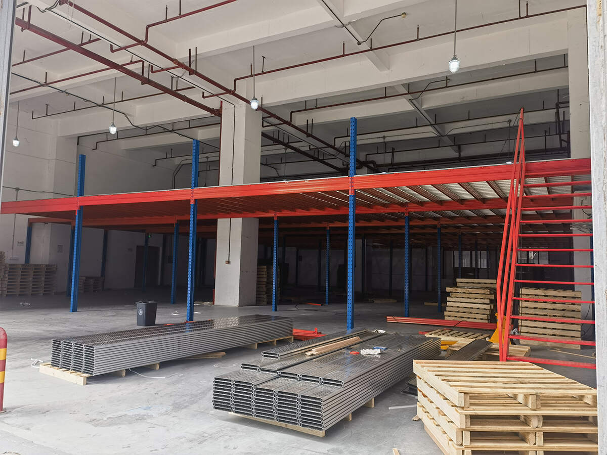 直击纺织行业仓储难的问题?东佰巨阁楼货架厂解决仓储问题,为企业效率提升 80%!