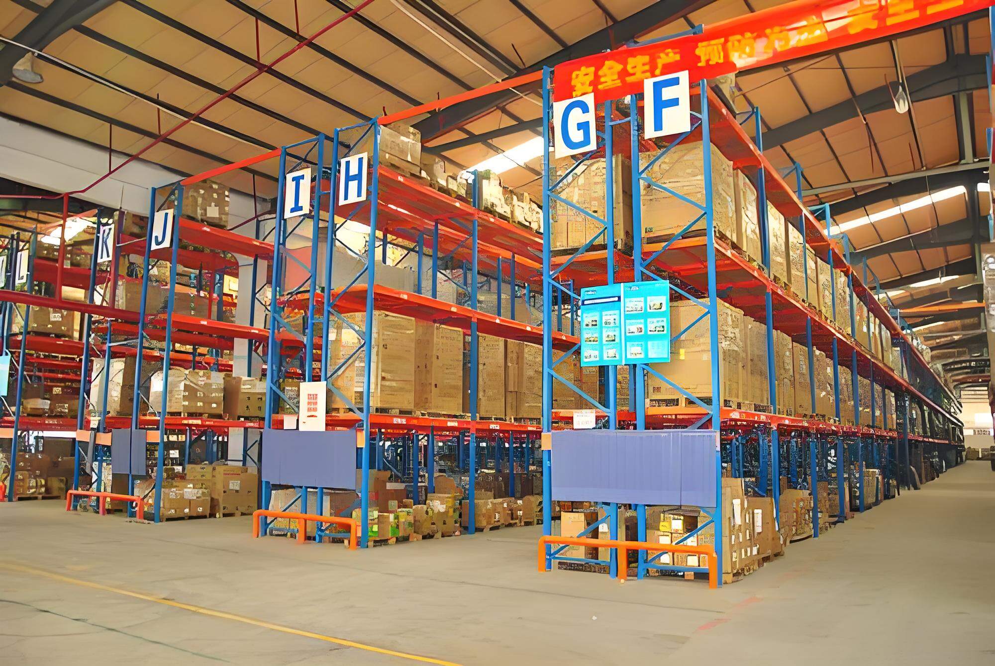 不同场景对仓库货架的要求会不一样,东佰巨货架适配更精准!仓储货架您企业选对了吗?