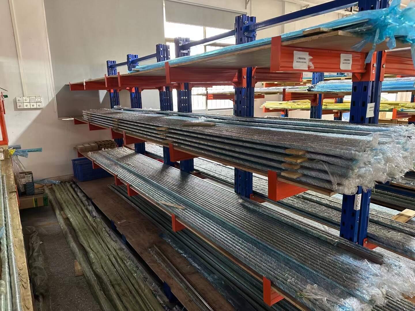 东佰巨货架定制化方案解决建材仓库痛点问题