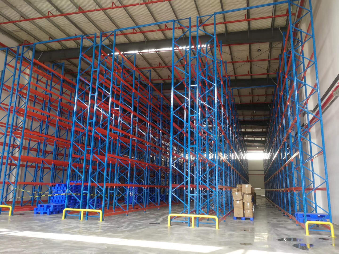 东佰巨货架 4 大优势,企业不用担心仓库选货架踩坑了,大胆放心的使用